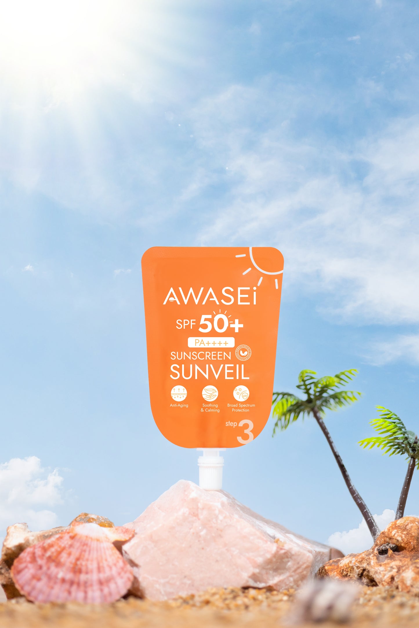 SUNVEIL SPF50+ PA++++ ตั้งบนหินชายหาดกับเปลือกหอยและทะเล